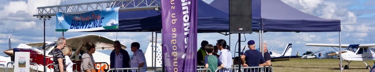 Un nombreux public au point d'accueil pour les vols découverte (baptêmes)