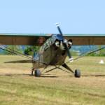 Aux couleurs militaires : HB-OSM Piper L-4, basé à Lausanne.