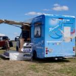 Camion podium de l'Armée de l'Air et de l'Espace