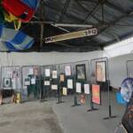 Exposition de peintres dans le hangar