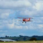 Pour le plaisir de tous : arrivée du Stampe de Saint-Yan