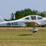 Un Tecnam moderne (tricycle) très à l'aise parmi les traîne-queue historiques suisses (HB-KOZ)