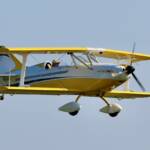 À l'atterrissage un ULM biplan basé à Paray