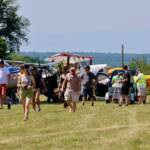 On se promène dans les allées, on se rencontre et on échange...