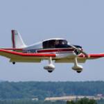 A l'atterrissage : Jodel D-140 Mousquetaire